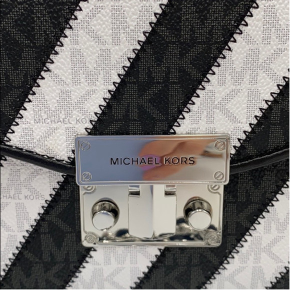 MICHAEL KORS ROSE MEDIUM FLAP SHOULDER BLACK - Picture 15 of 16